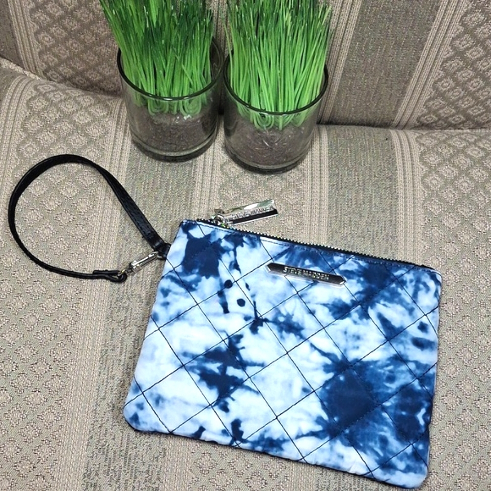 Steve Madden Quilted Tye Dye Wristlet